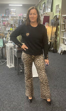 Load image into Gallery viewer, Leopard print jeans
