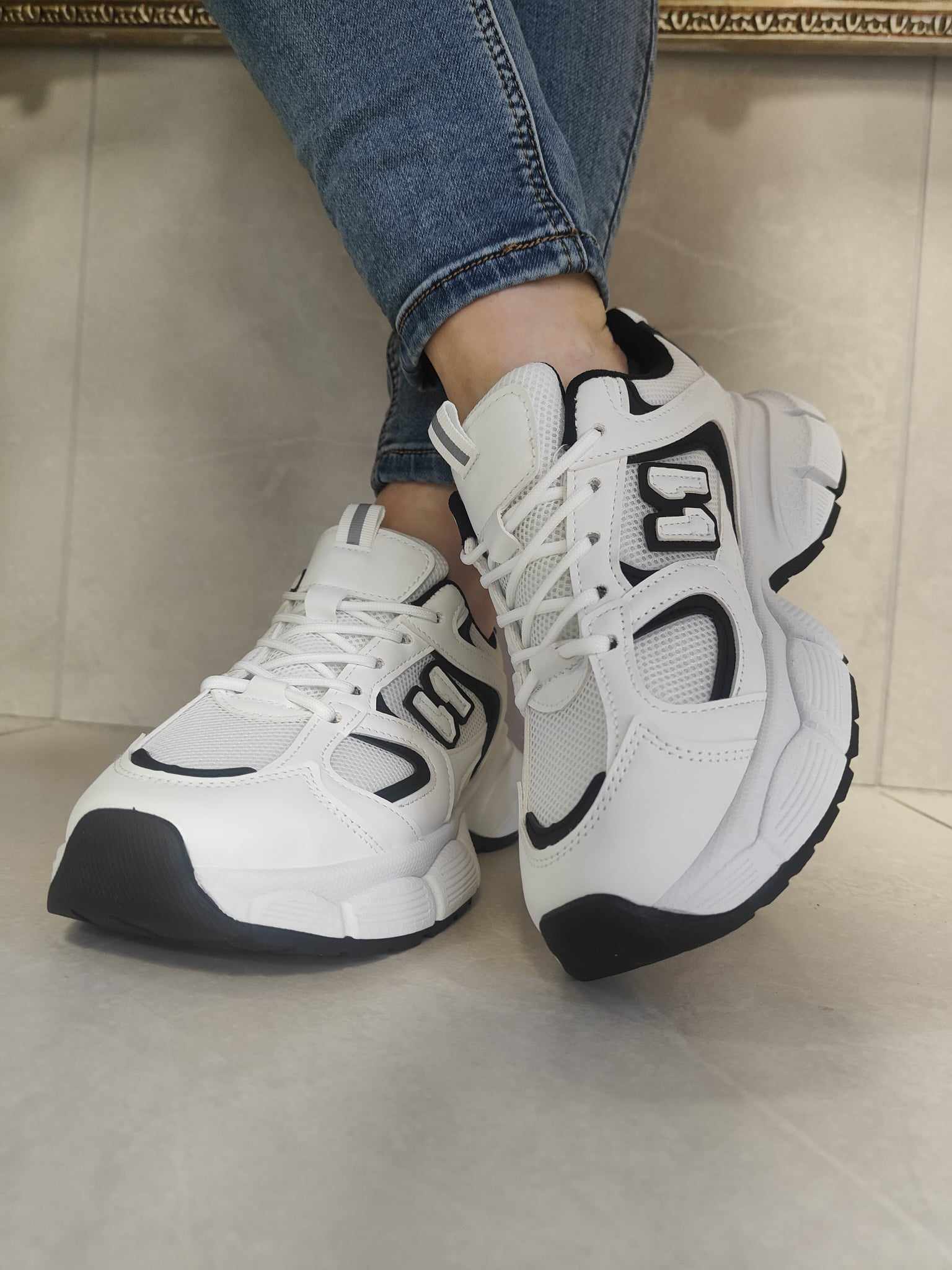 Inspired Trainers Black/White